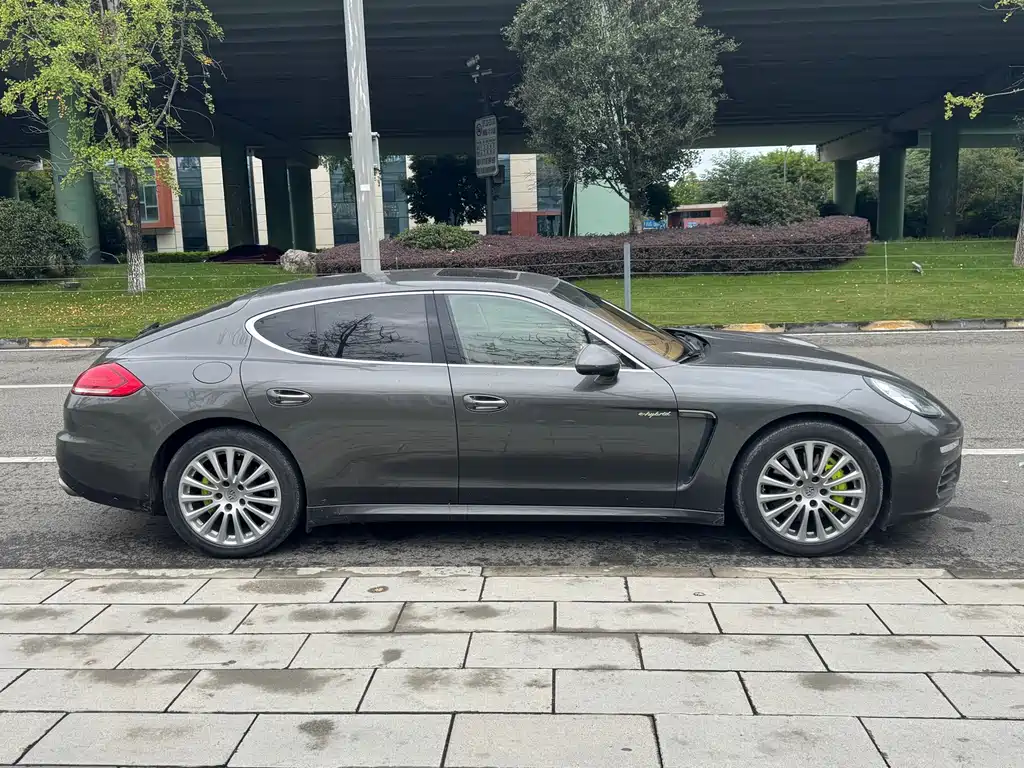 Porsche Panamera Hybrid — миниатюра 5
