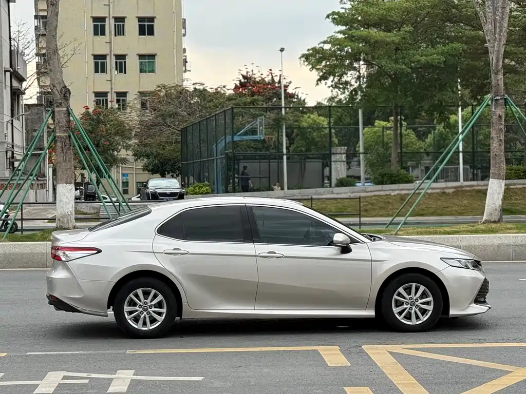 Toyota Camry 2018 2.0E Elite