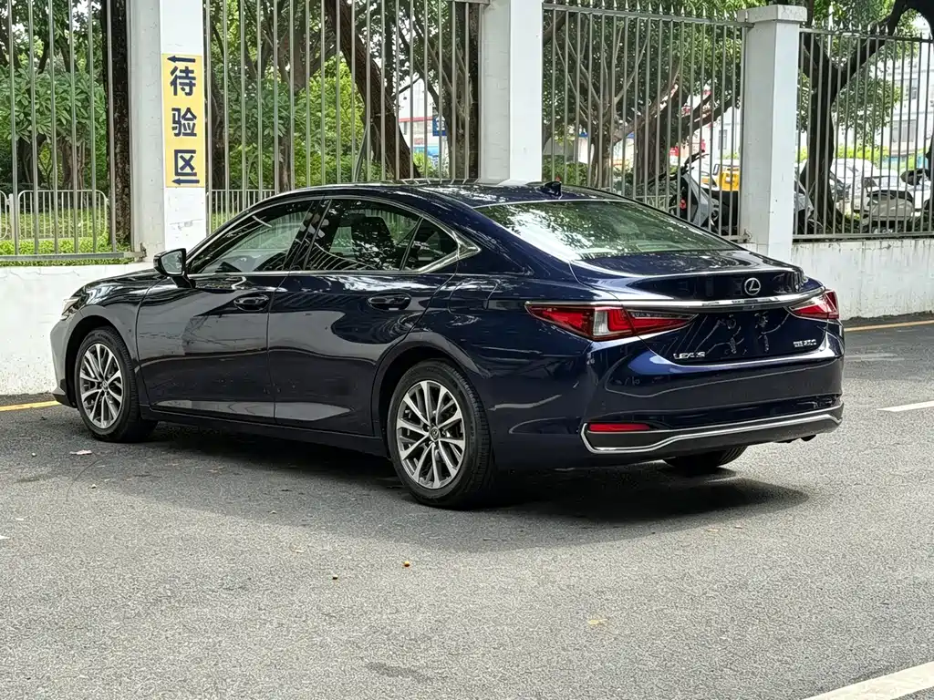 Lexus ES — миниатюра 4