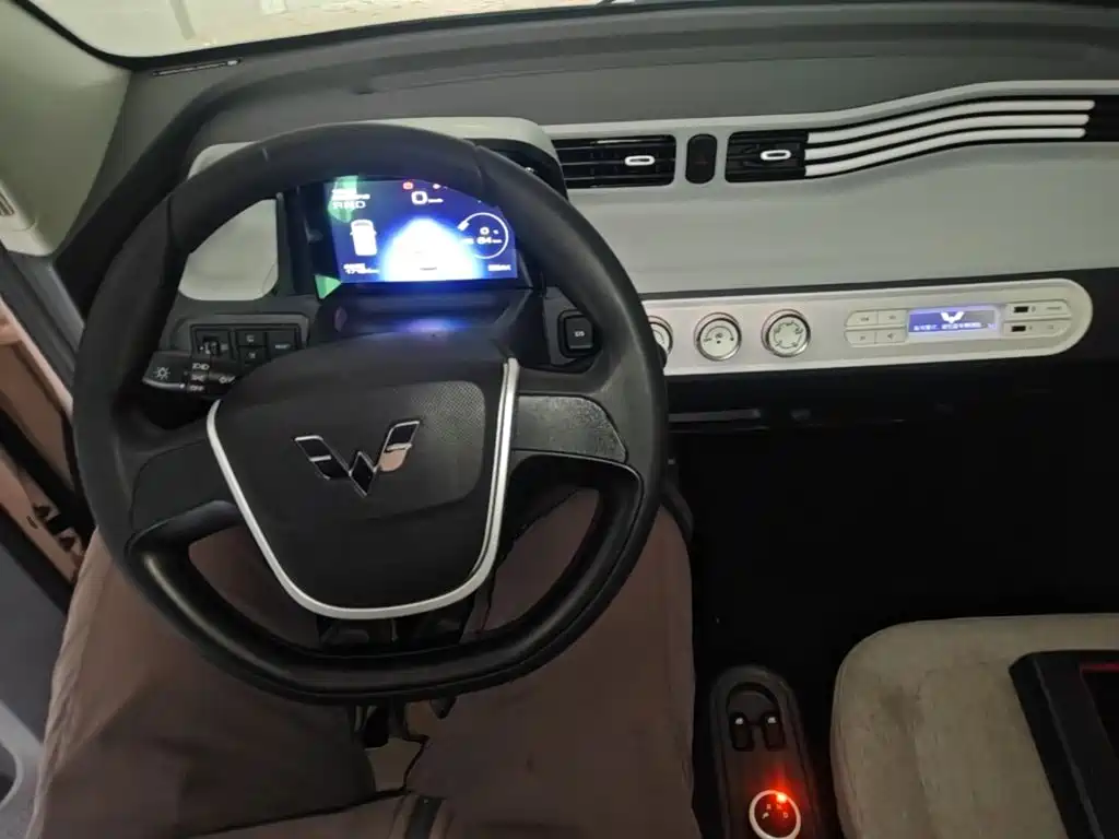 Wuling MINIEV — миниатюра 10