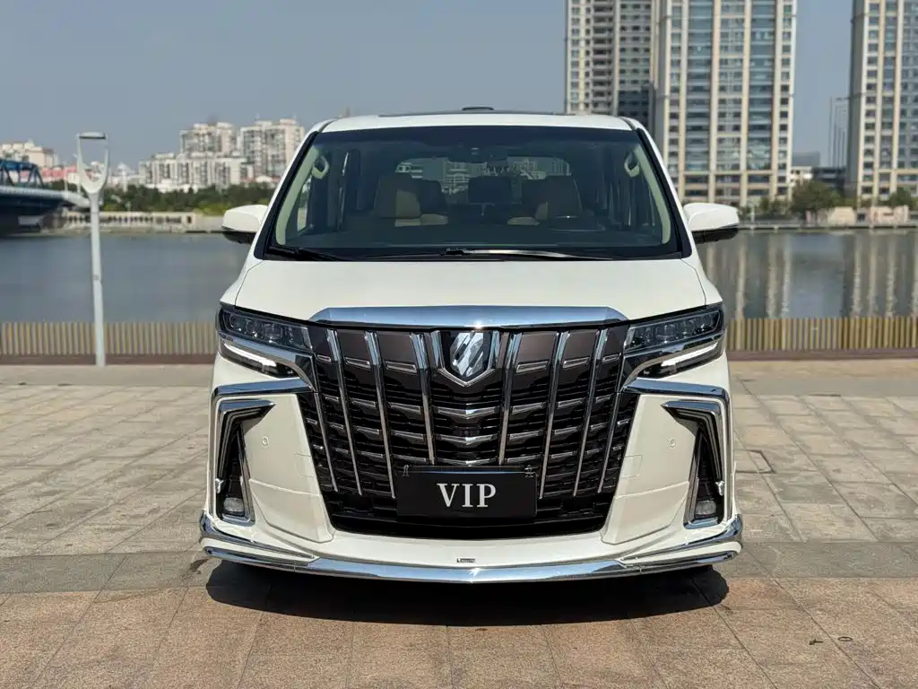 Toyota Alphard — миниатюра 3
