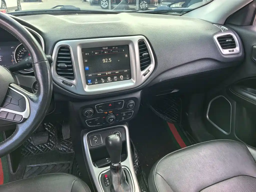 Jeep Compass — миниатюра 16