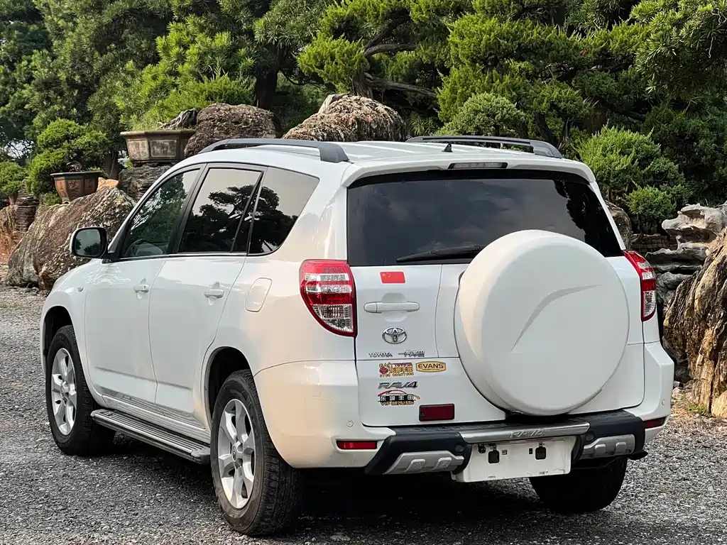 Toyota RAV4 — миниатюра 4