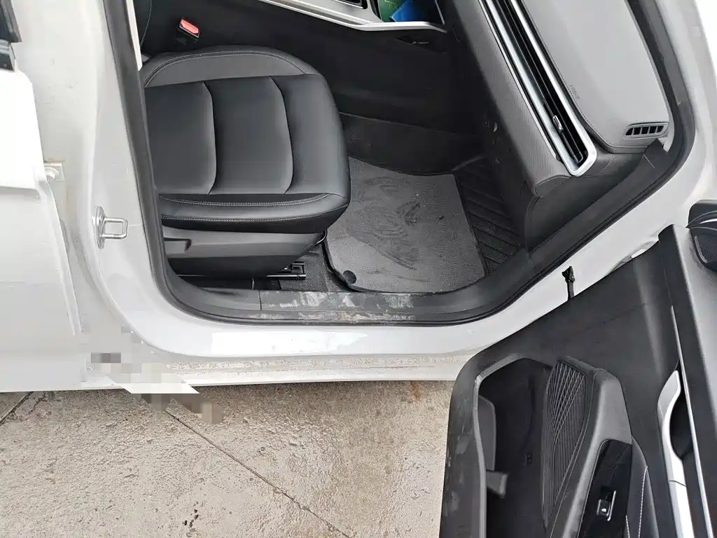 Geely Emgrand — миниатюра 19