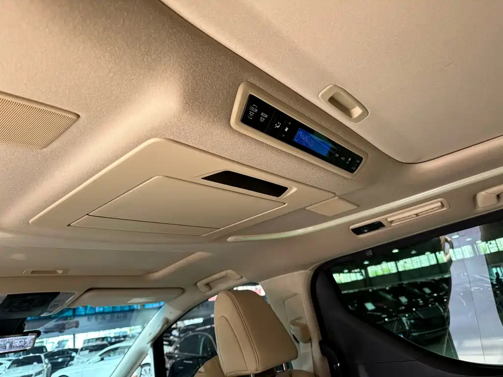 Toyota Vellfire — миниатюра 14