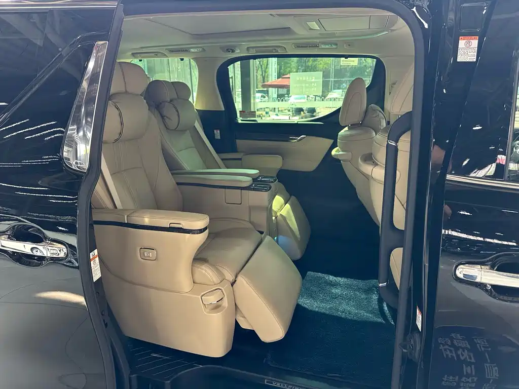 Toyota Vellfire — миниатюра 16