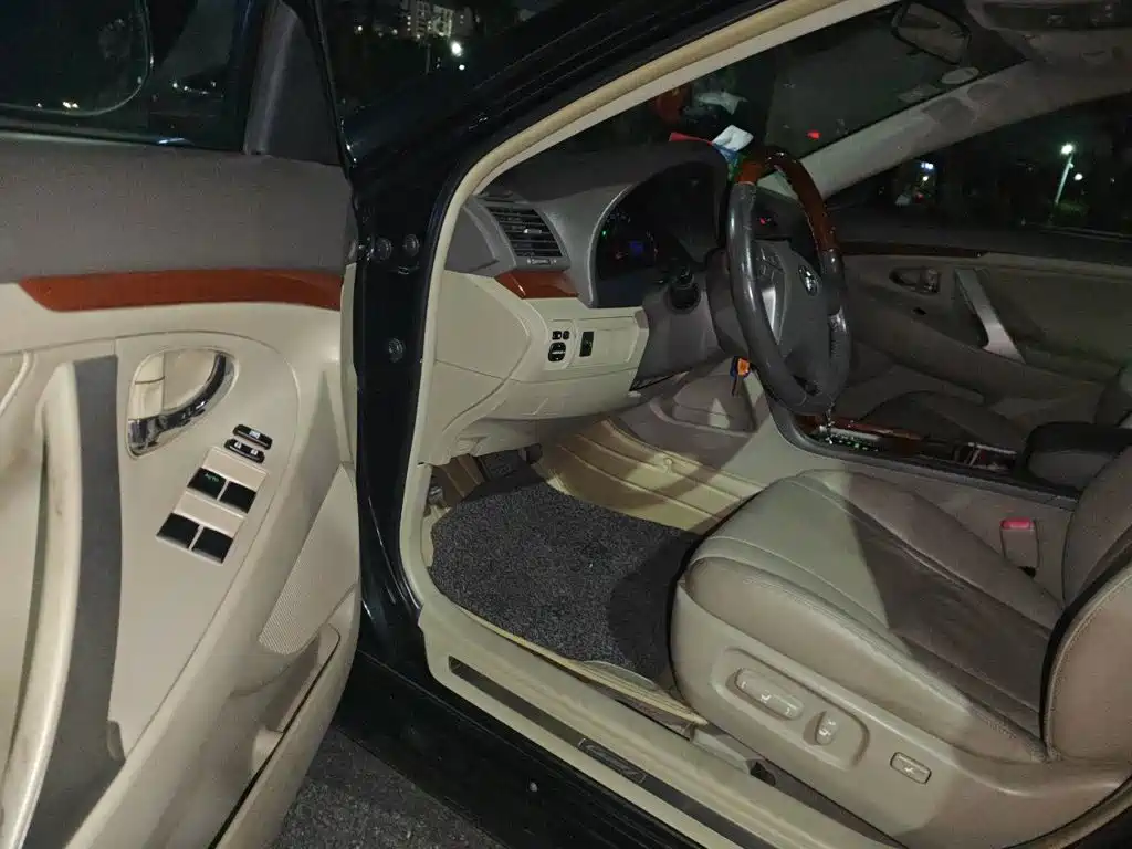 Toyota Camry — миниатюра 14