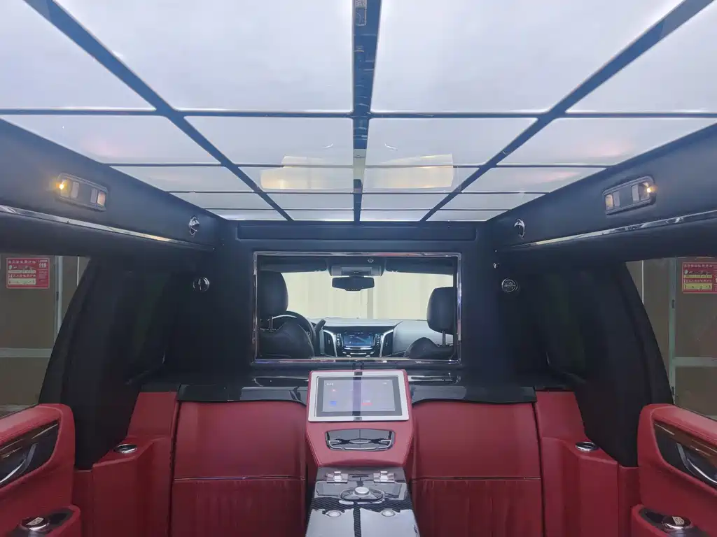 Cadillac Escalade — миниатюра 10