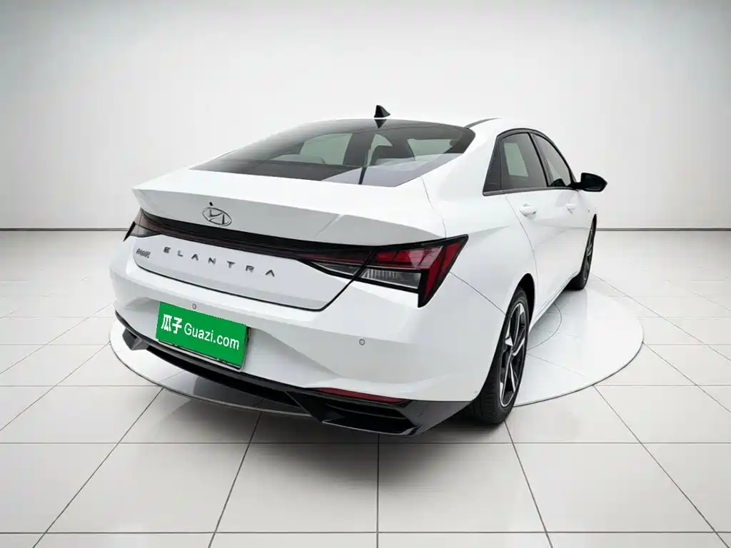 Hyundai Elantra — миниатюра 6