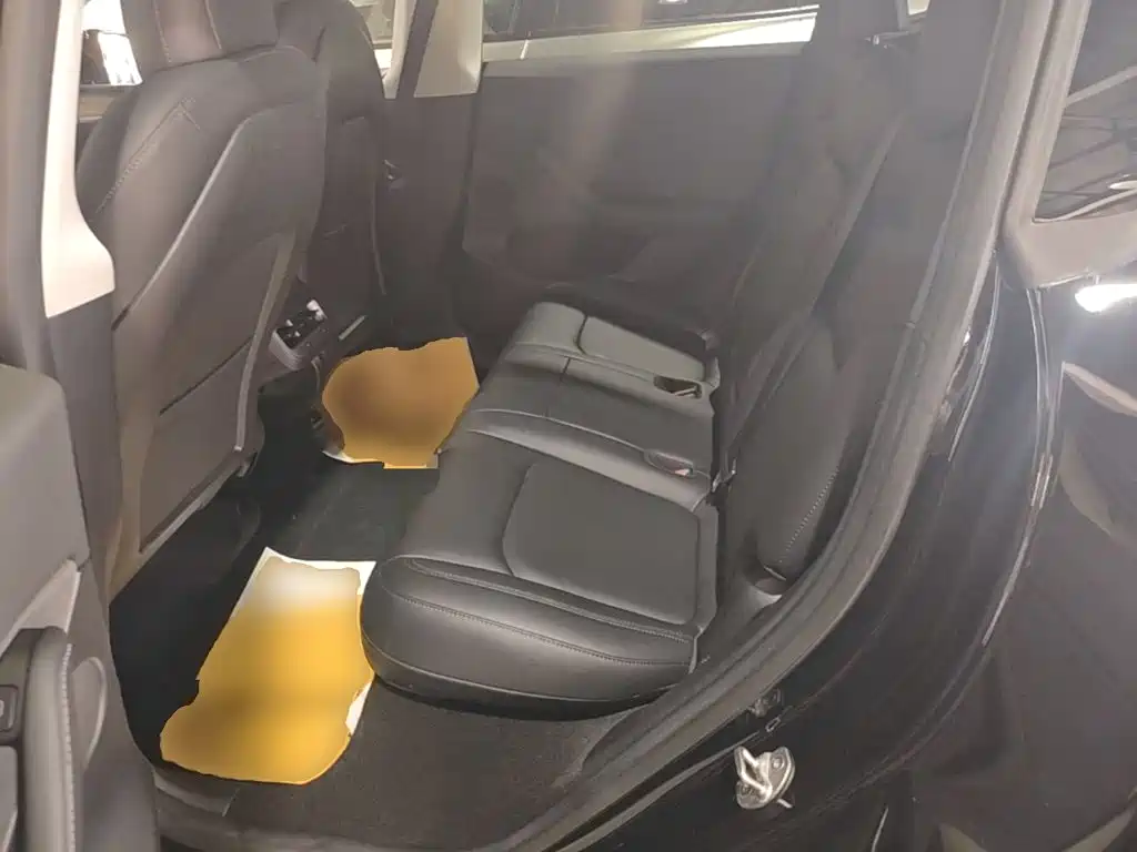 Tesla Model Y — миниатюра 17