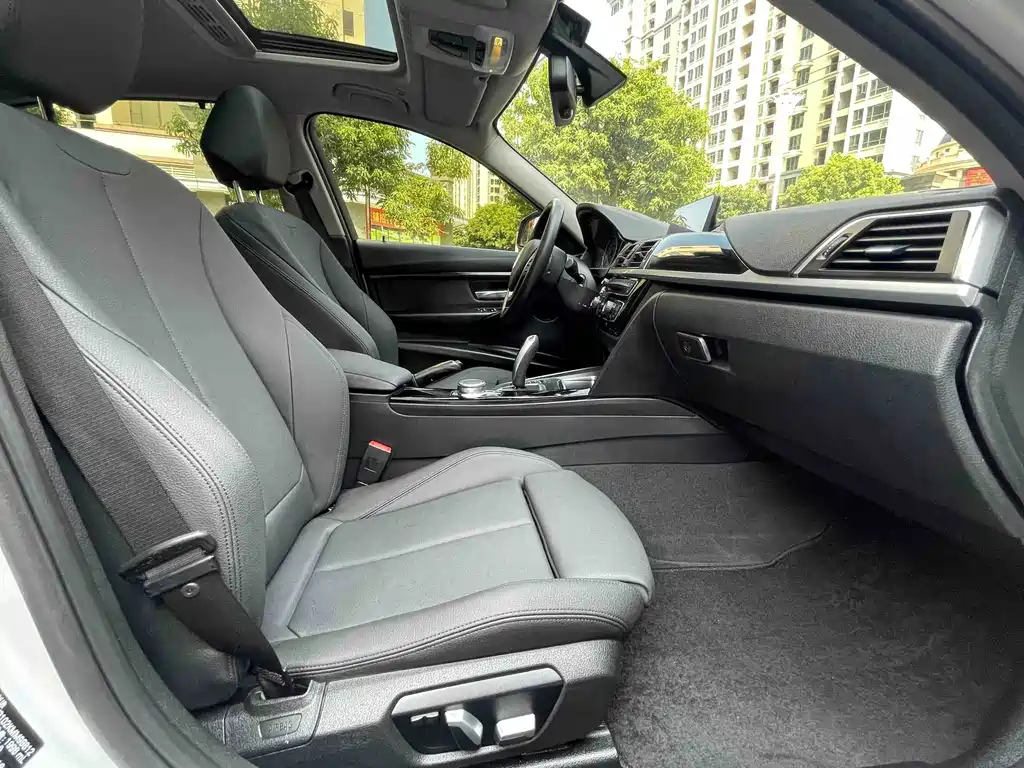 BMW 3 Series — миниатюра 17