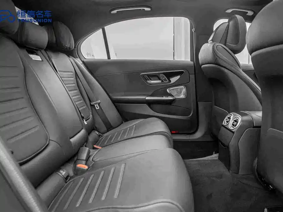 Mercedes-Benz C-Class — миниатюра 16
