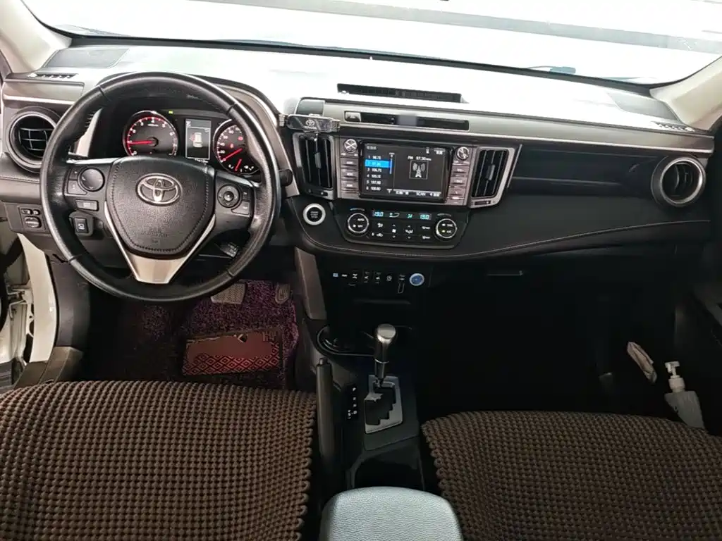 Toyota RAV4 — миниатюра 10