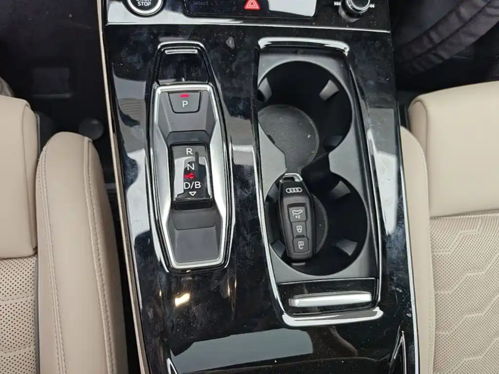 Audi Q6L e-tron — миниатюра 14