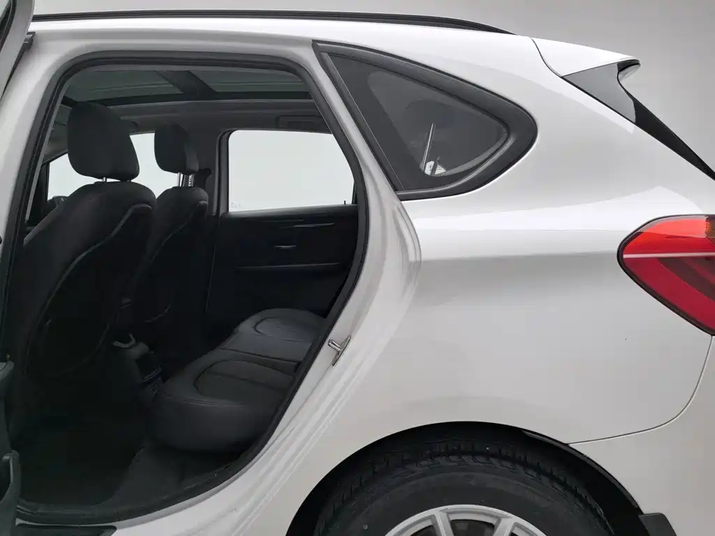 BMW 2 Series Active Tourer — миниатюра 15