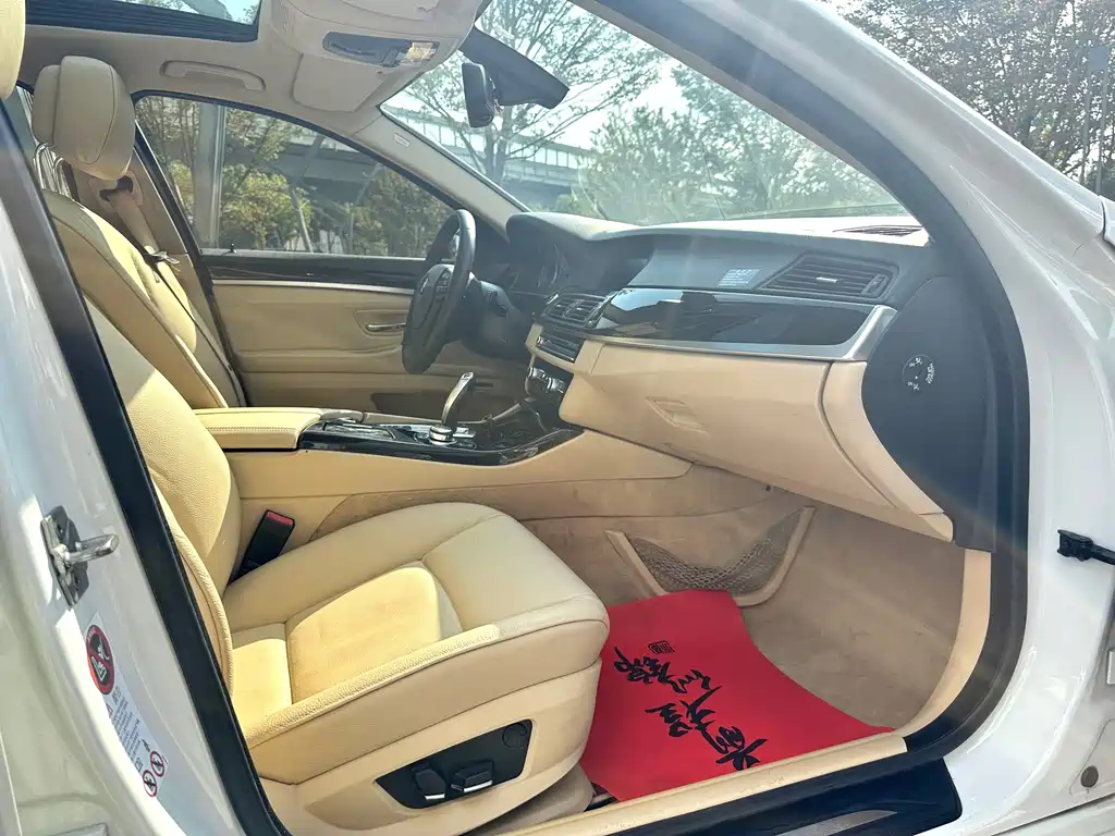 BMW 5 Series — миниатюра 7