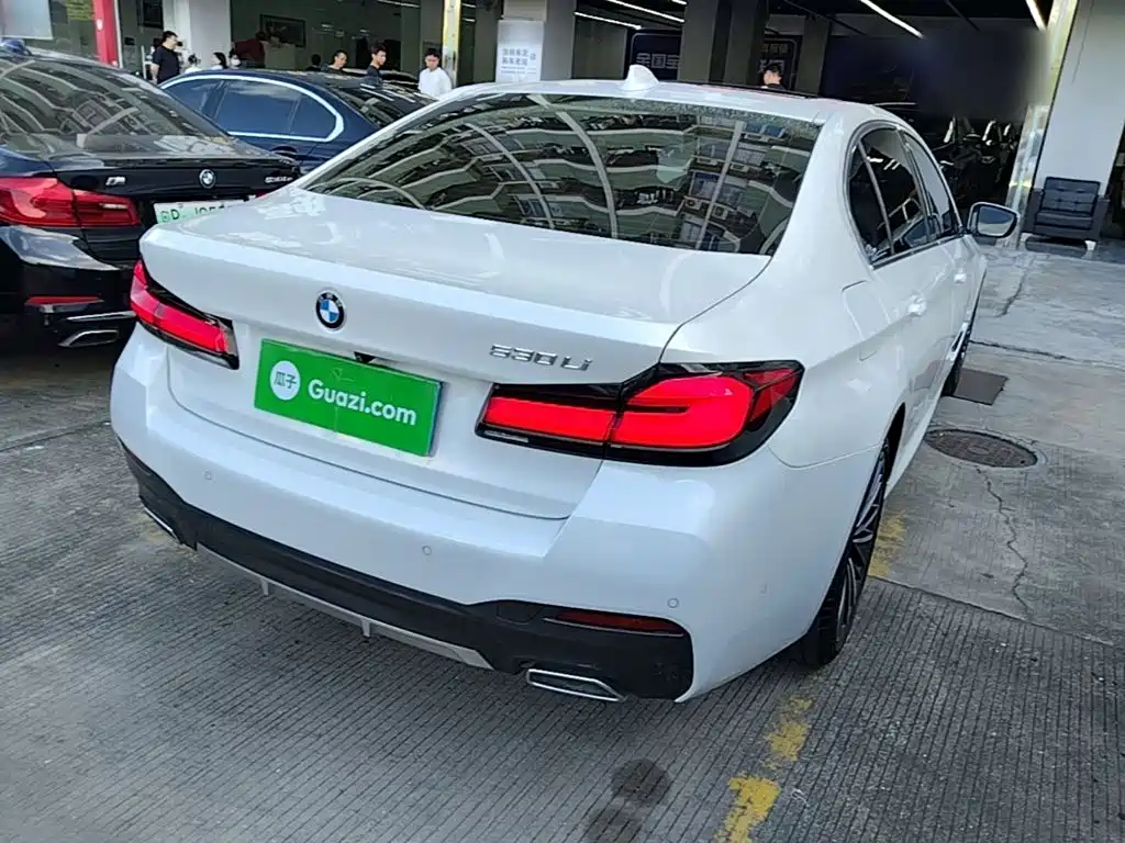 BMW 5 Series — миниатюра 7