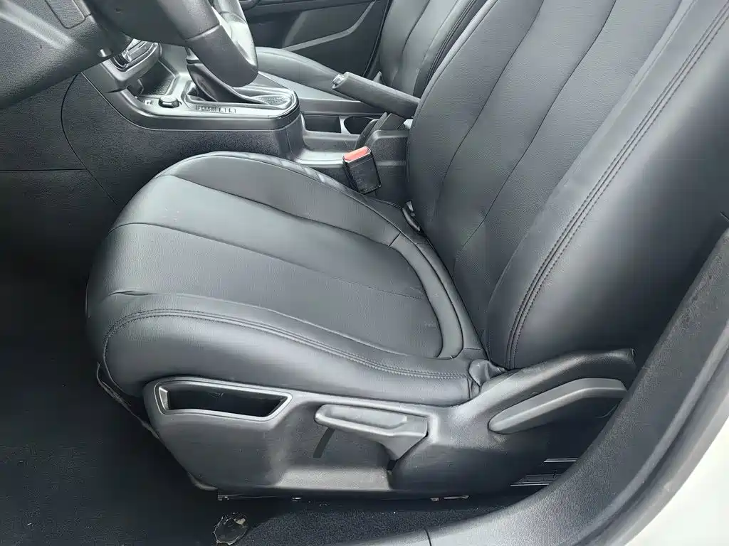 Peugeot 308 — миниатюра 20