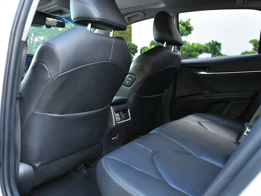 Toyota Camry — миниатюра 7