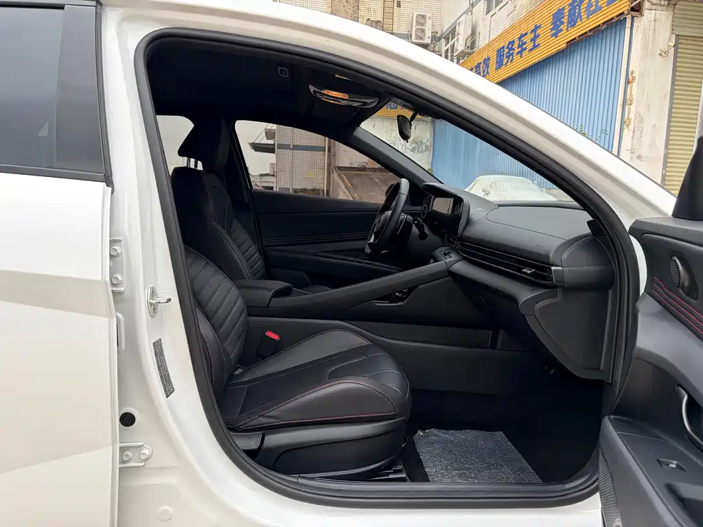 Hyundai Elantra — миниатюра 11