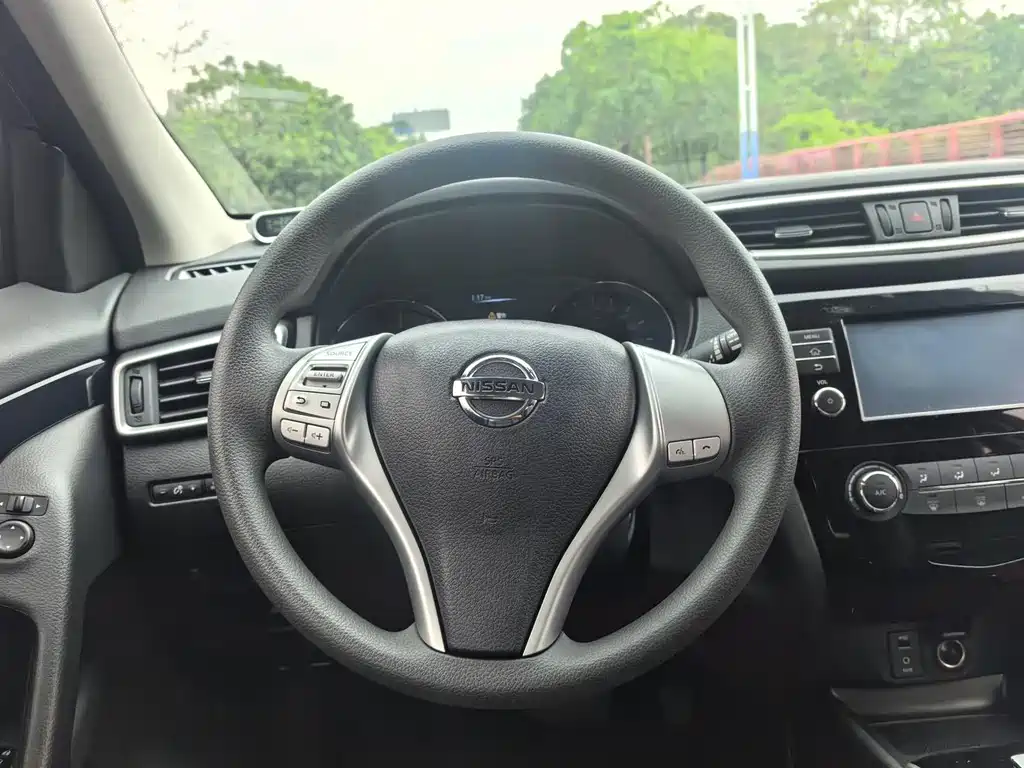 Nissan Qashqai — миниатюра 8
