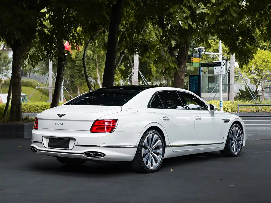 Bentley Flying Spur — миниатюра 2