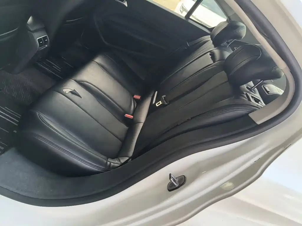 Peugeot 408 — миниатюра 17