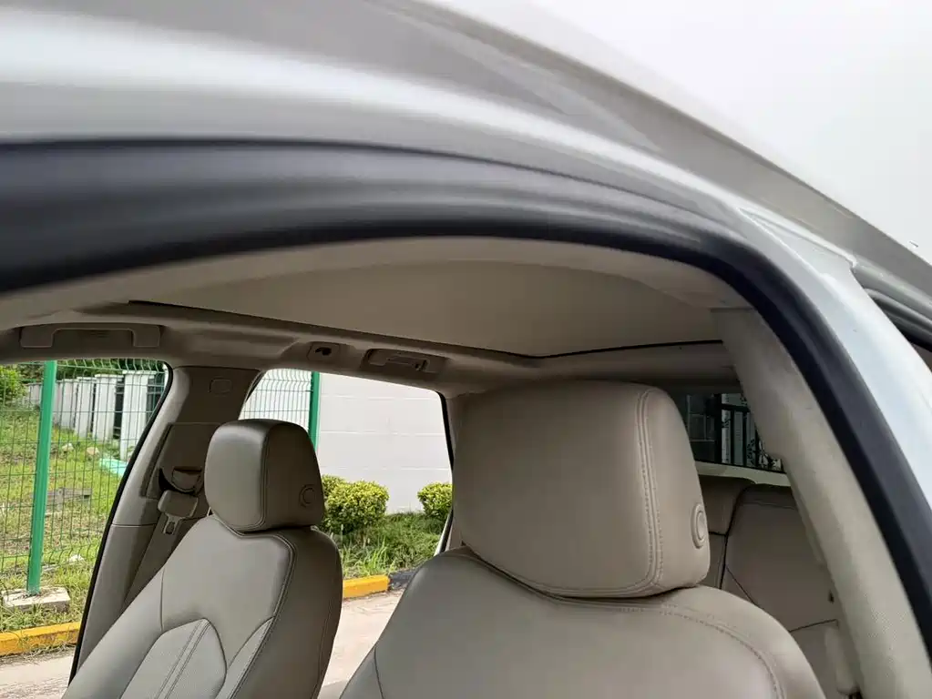 Cadillac SRX — миниатюра 10