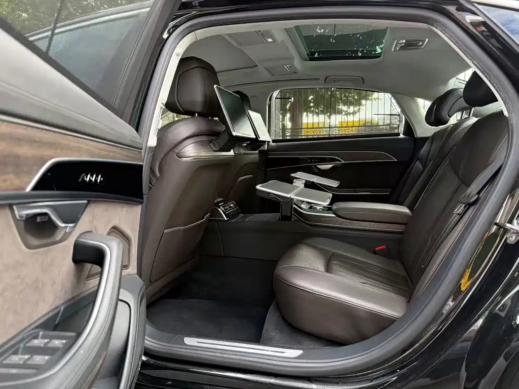 Audi A8 — миниатюра 6