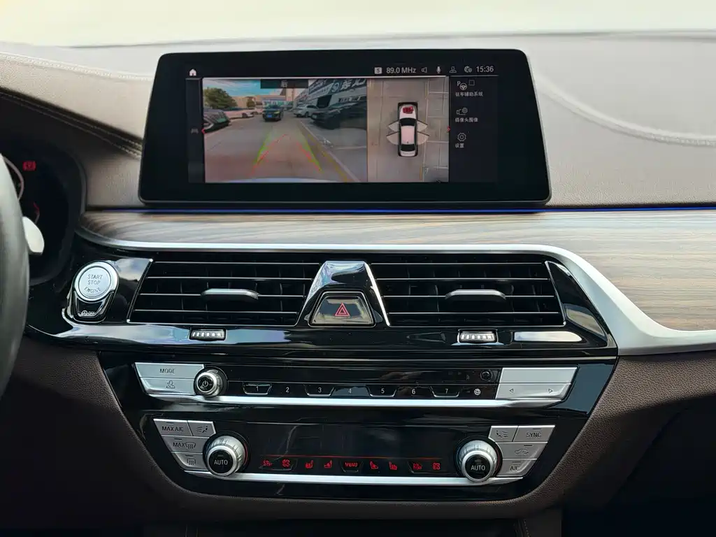 BMW 5 Series — миниатюра 15