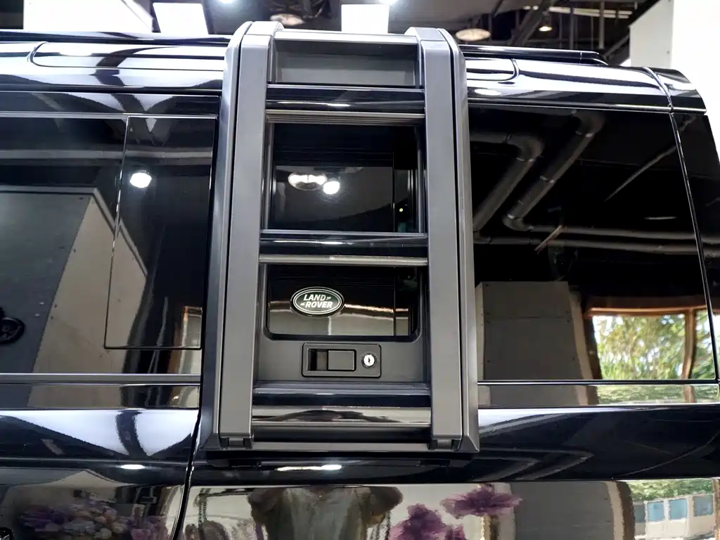 Land Rover Defender — миниатюра 24