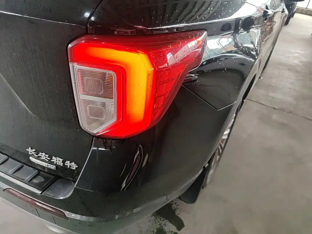 Ford Explorer — миниатюра 8