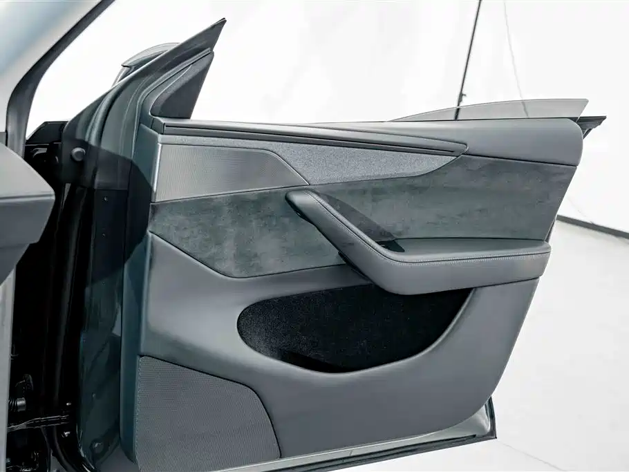 Tesla Model Y — миниатюра 14