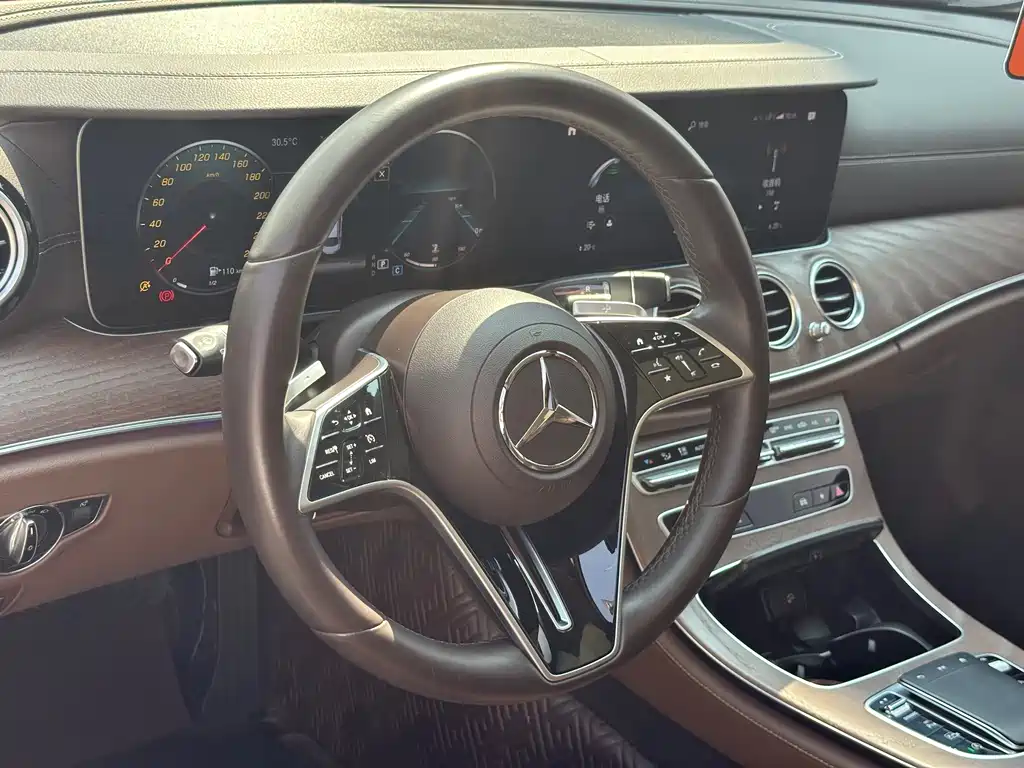 Mercedes-Benz E-Class — миниатюра 4