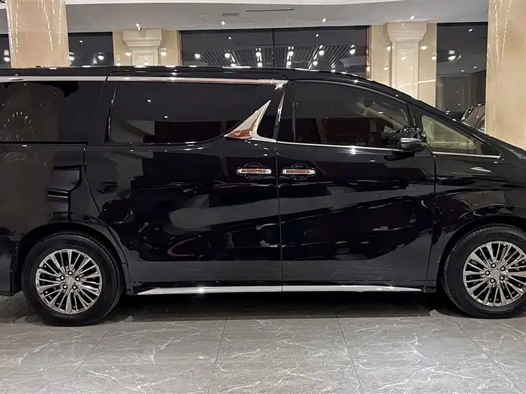 Toyota Vellfire — миниатюра 8