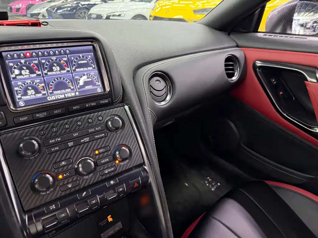 Nissan GT-R — миниатюра 7