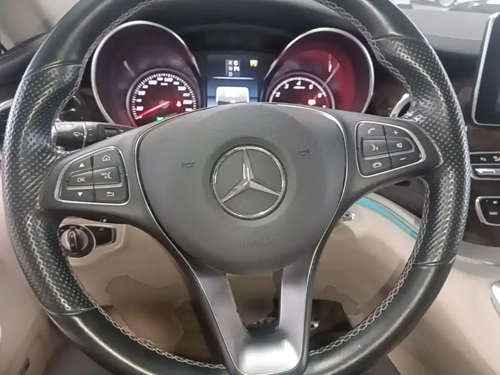 Mercedes-Benz V-Class — миниатюра 11