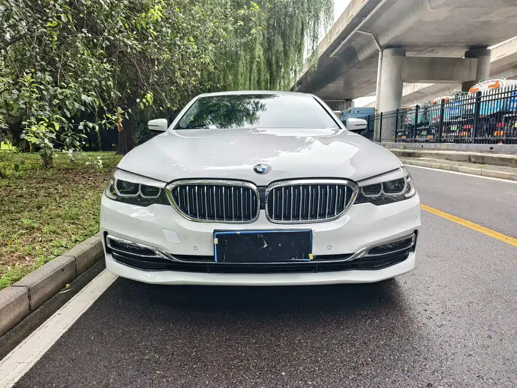 BMW 5 Series — миниатюра 2