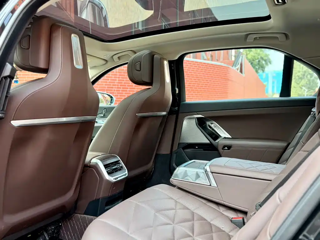 BMW i7 — миниатюра 11