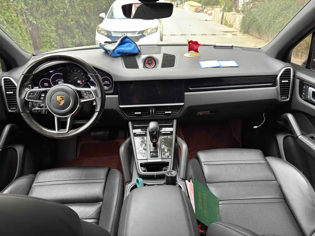 Porsche Cayenne — миниатюра 4