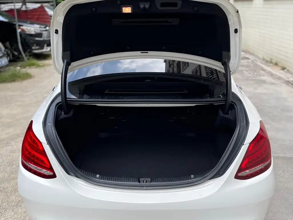 Mercedes-Benz C-Class — миниатюра 15