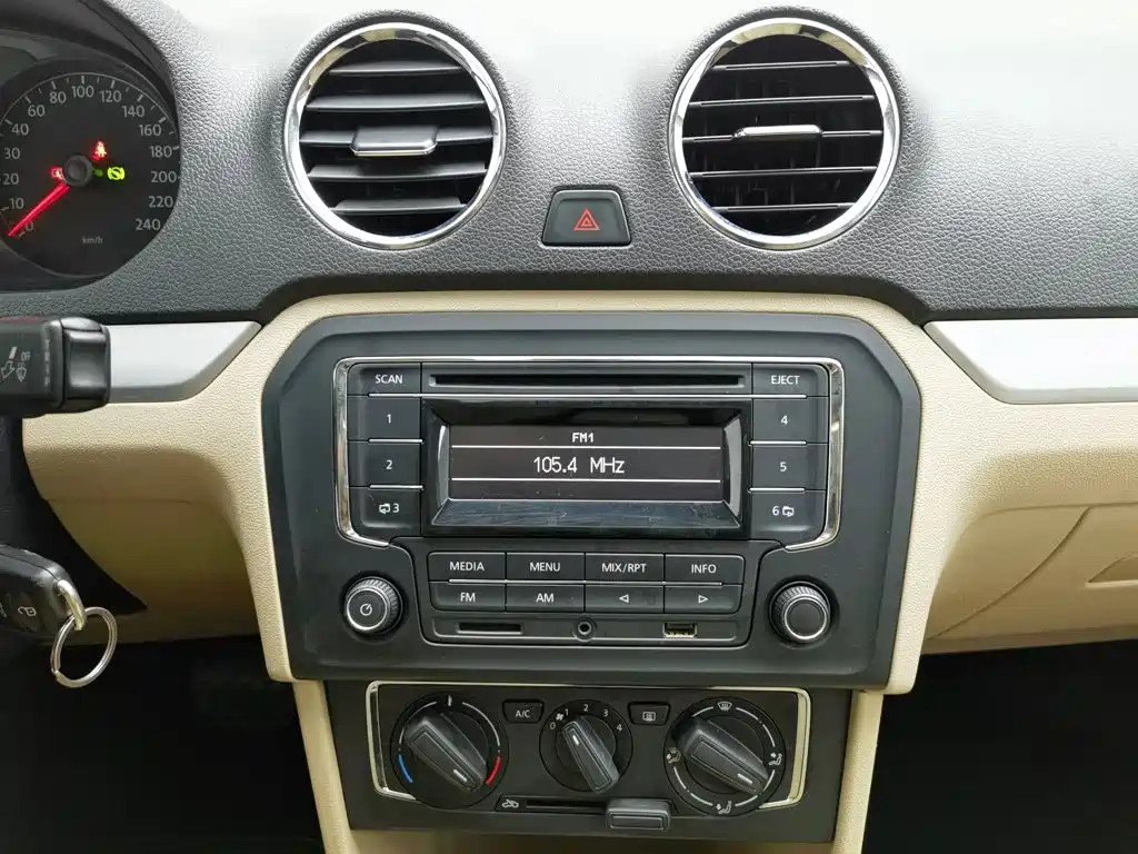 Volkswagen Jetta — миниатюра 12