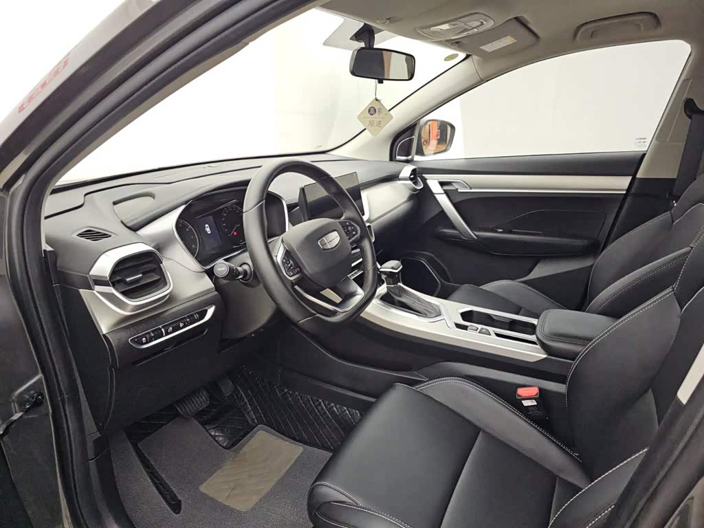 Geely Binyue 1.5 л 2025 г. Серебристо-серый, пробег 32000 км