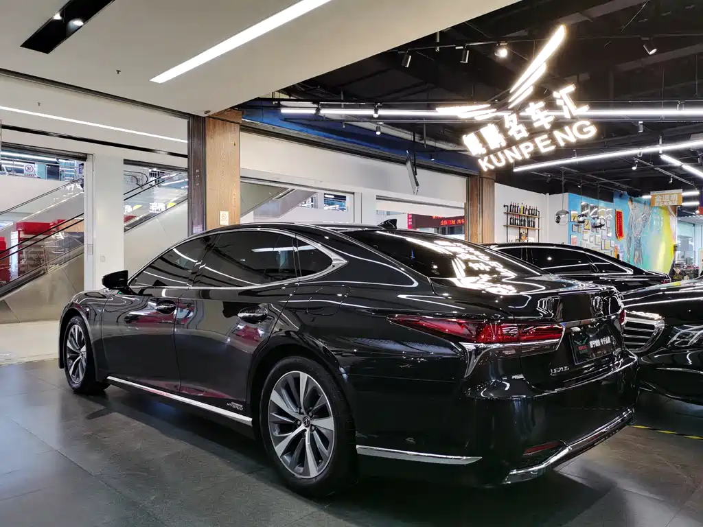 Lexus LS 2020 500h V