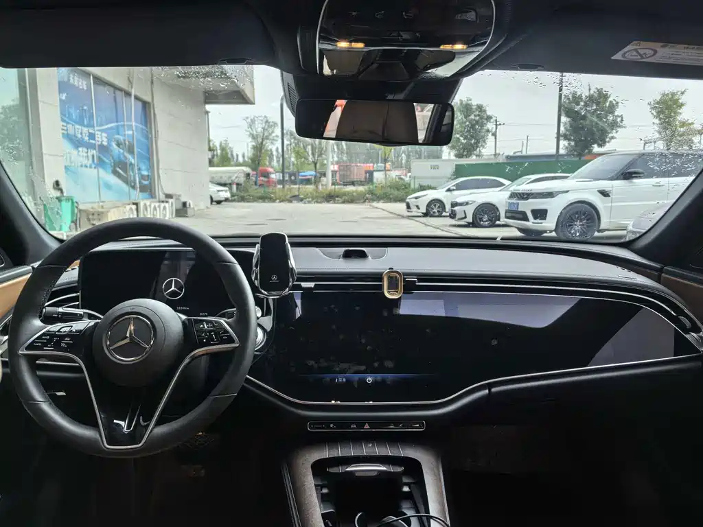 Mercedes-Benz E-Class — миниатюра 4