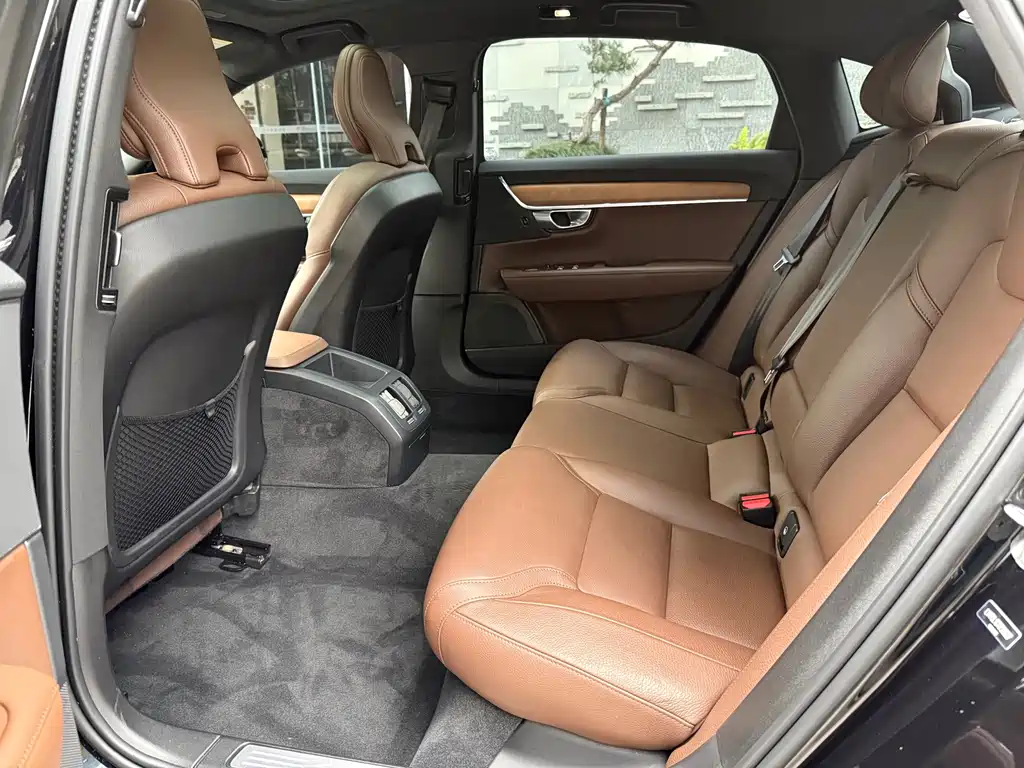 Volvo S90 — миниатюра 8