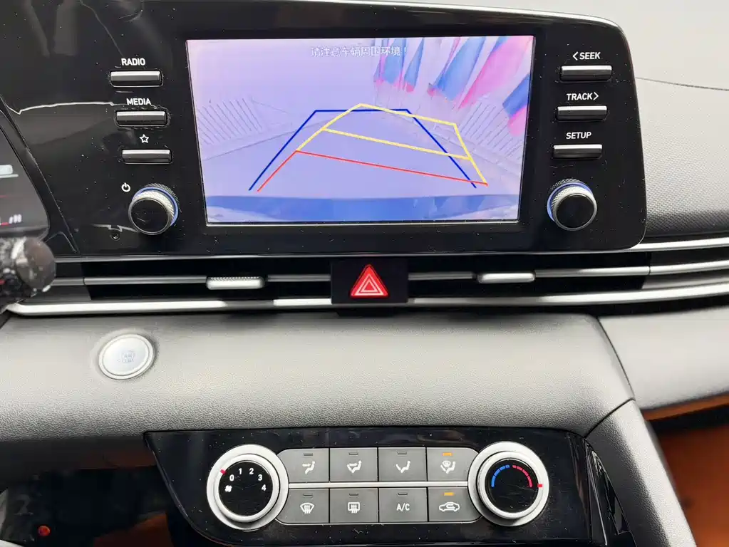 Hyundai Elantra — миниатюра 10