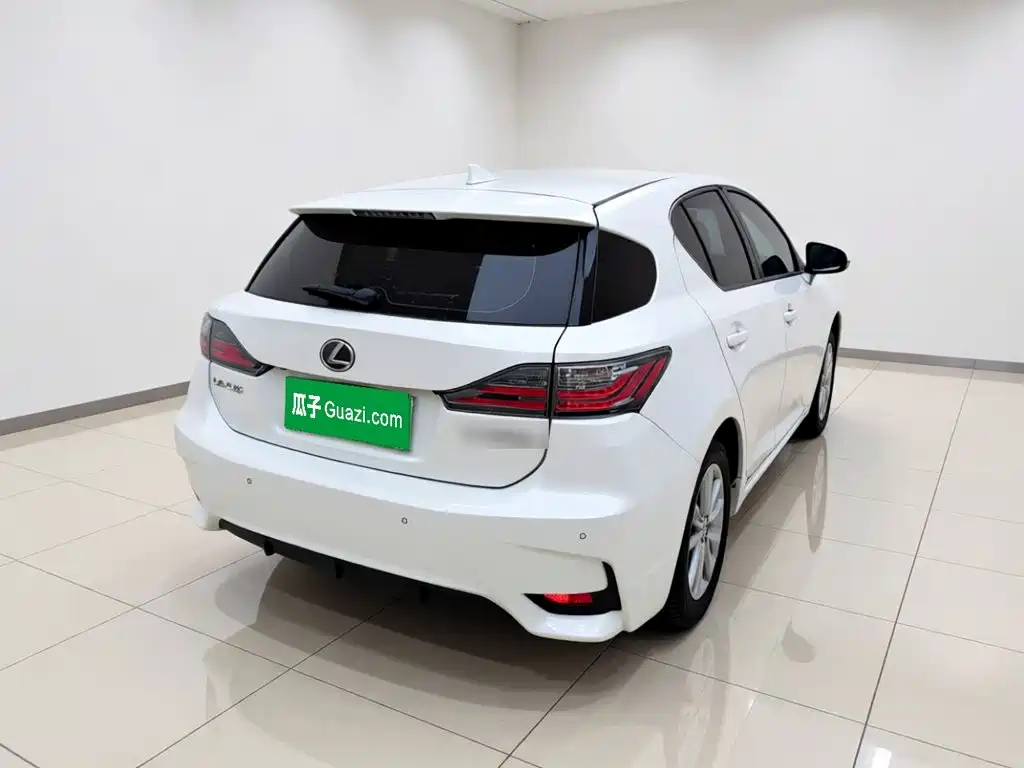 Lexus CT — миниатюра 6