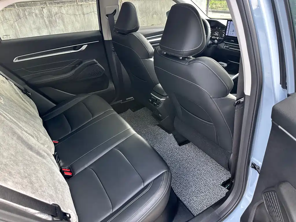 Geely Emgrand — миниатюра 8