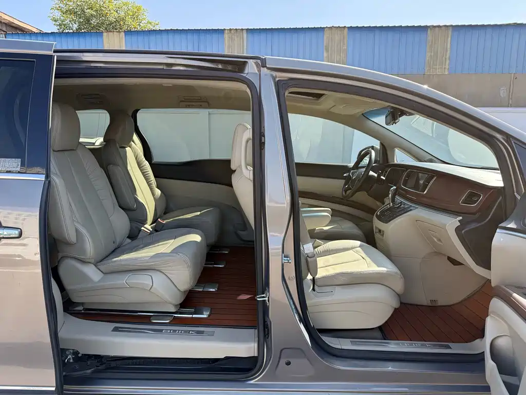 Buick GL8 — миниатюра 6